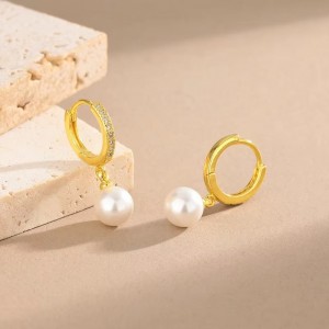 Antialerjik Gold Çelik 10 mm İnci Küpe – Zirkon Işıltısı ile Şıklığınızı Tamamlayın