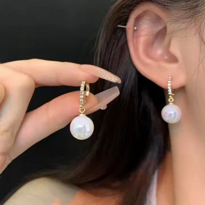 Şık ve Minimalist Gold 12 mm İnci Küpe – Kararma Yapmaz, Zirkon Detaylı Çelik Küpe Şık ve Minimalist Gold 12 mm İnci Küpe – Kararma Yapmaz, Zirkon Detaylı Çelik Küpe