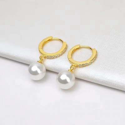 Şık ve Minimalist Gold 12 mm İnci Küpe – Kararma Yapmaz, Zirkon Detaylı Çelik Küpe