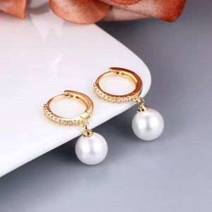 Şık ve Minimalist Gold 12 mm İnci Küpe – Kararma Yapmaz, Zirkon Detaylı Çelik Küpe Şık ve Minimalist Gold 12 mm İnci Küpe – Kararma Yapmaz, Zirkon Detaylı Çelik Küpe