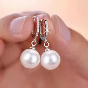 Şık ve Minimalist Gümüş 12 mm İnci Küpe – Kararma Yapmaz, Zirkon Detaylı Çelik Küpe