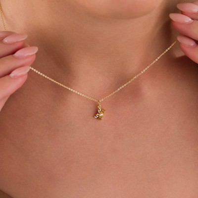 Minimal Yengeç Figürlü Zirkon Taşlı Altın Kaplama Kadın Kolye Minimal Yengeç Figürlü Zirkon Taşlı Altın Kaplama Kadın Kolye