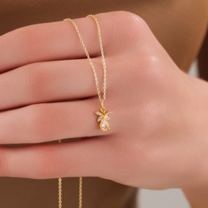 Ateş Böceği Figürlü Zirkon Taşlı Altın Kaplama Kolye, Zarif ve Işıltılı Tasarım