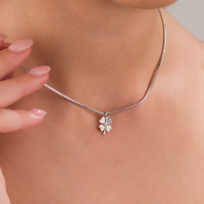 Şans Yoncası Figürlü Kadın Kolye , Zirkon Taş Detaylı, Kararmaz Şık Takı - Gümüş Kaplama Sedef Yonca Şans Yoncası Figürlü Kadın Kolye , Zirkon Taş Detaylı, Kararmaz Şık Takı - Gümüş Kaplama Sedef Yonca