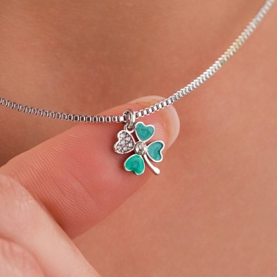 Şans Yoncası Figürlü Kadın Kolye , Zirkon Taş Detaylı, Kararmaz Şık Takı - Gümüş Kaplama Yeşil Yonca Şans Yoncası Figürlü Kadın Kolye , Zirkon Taş Detaylı, Kararmaz Şık Takı - Gümüş Kaplama Yeşil Yonca