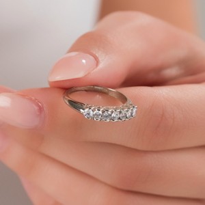 Sade ve Şık Zirkon Taşlı Çelik Yüzük | Gümüş Renk-19 mm İç Çap