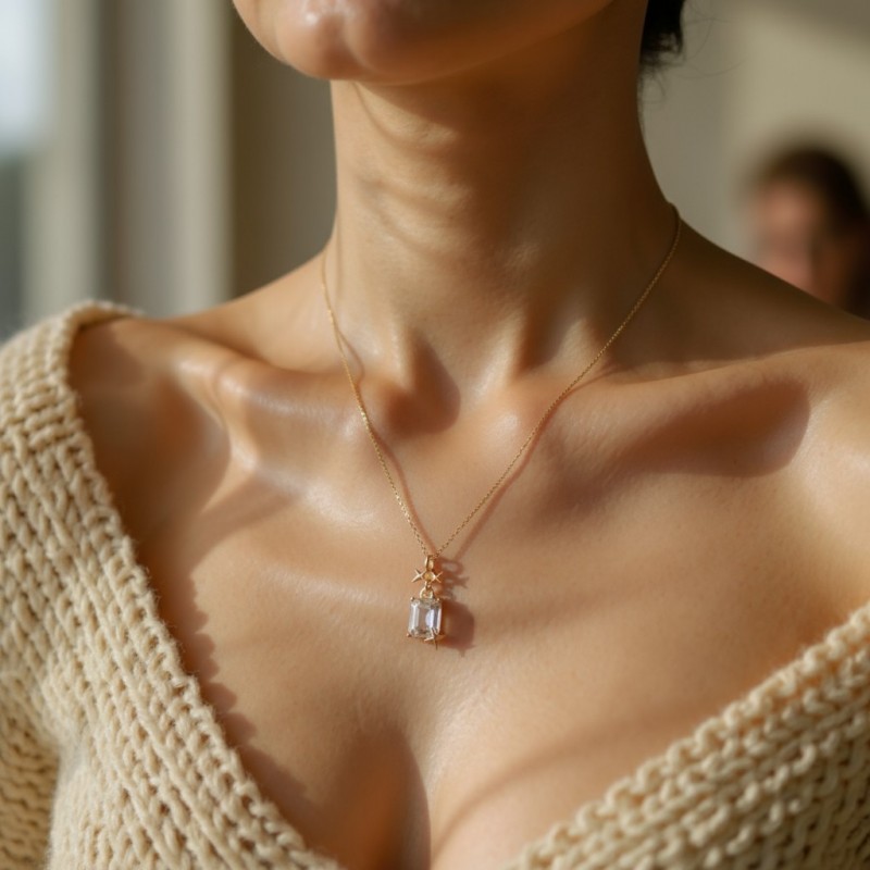 Minimal Kadın Kolye, Gold Zincir Üzerinde Yıldız ve Taş Detay