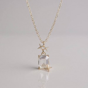 Minimal Kadın Kolye, Gold Zincir Üzerinde Yıldız ve Taş Detay