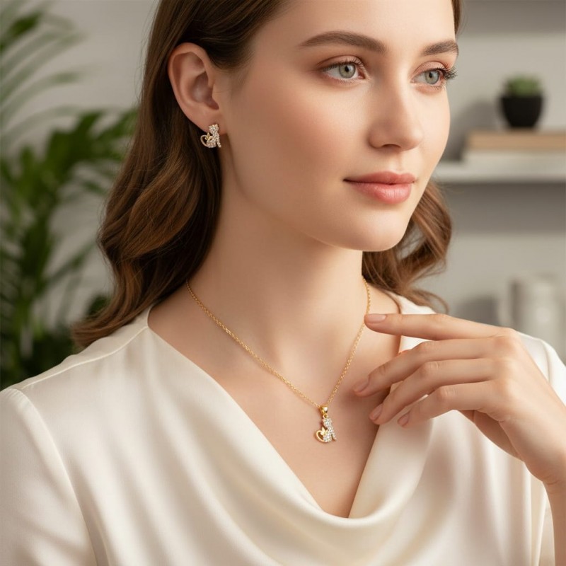 Kedi Figürlü Zirkon Taşlı Kolye Küpe Seti Gold Renk - Özel Hediye Kutulu Kedi Figürlü Zirkon Taşlı Kolye Küpe Seti Gold Renk - Özel Hediye Kutulu