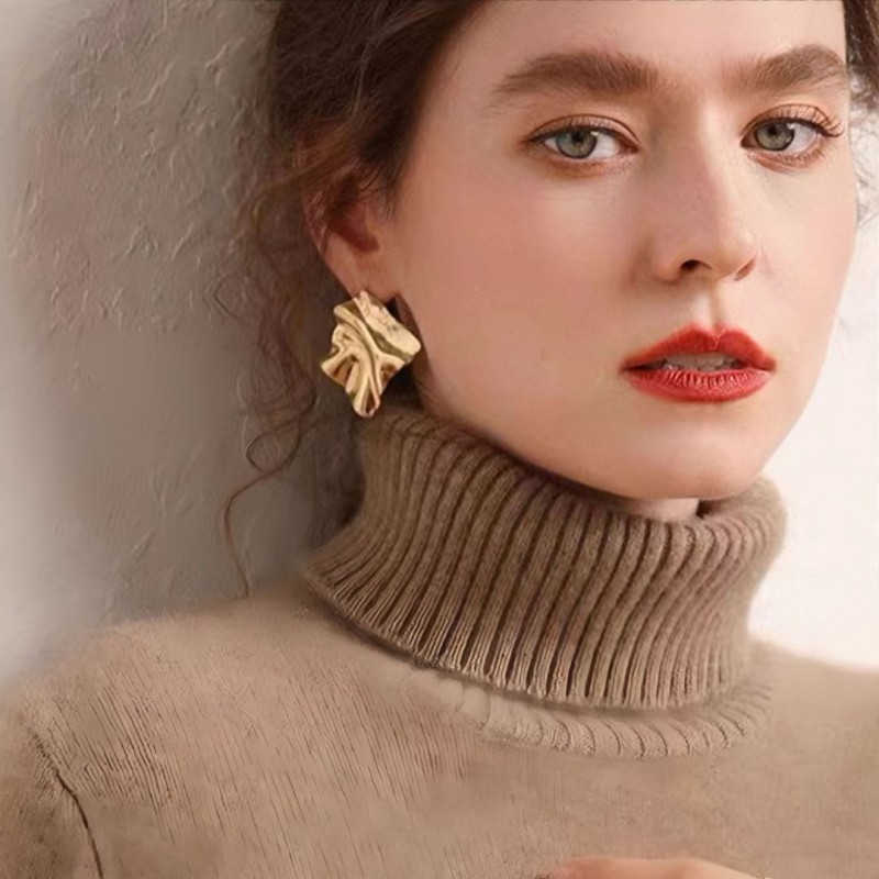 Vintage Görünümlü Geometrik Küpe - Büyük Boy Statement Gold Küpe Vintage Görünümlü Geometrik Küpe - Büyük Boy Statement Gold Küpe