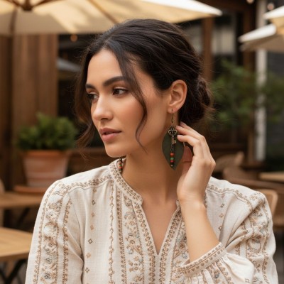 Haki Yeşil Hakiki Deri Yaprak Formlu Etnik Küpe - Antik Sarı Kararmaz Alerji Yapmaz Bohem Takı