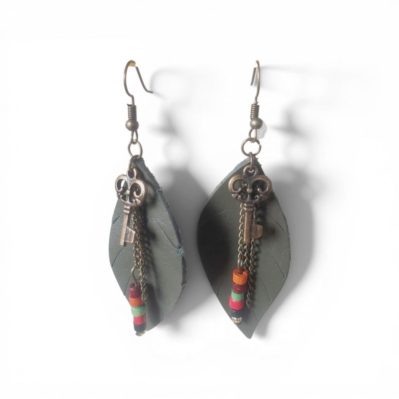 Haki Yeşil Hakiki Deri Yaprak Formlu Etnik Küpe - Antik Sarı Kararmaz Alerji Yapmaz Bohem Takı