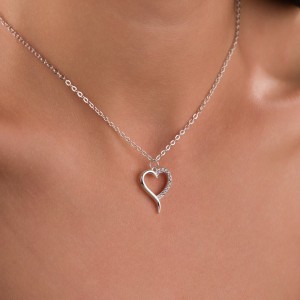 Zirkon Taşlı Kalp Tasarım Çelik Kolye - Kararmaz Gümüş Renk - Zarif Hediye Seçeneği 