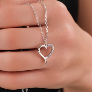 Zirkon Taşlı Kalp Tasarım Çelik Kolye - Kararmaz Gümüş Renk - Zarif Hediye Seçeneği 