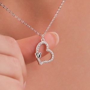 Zirkon Taşlı Kalp ve Kelebek Çelik Kolye - Gümüş Renk - Şık ve Zarif Tasarım