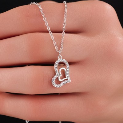 Kalpli Zirkon Taşlı Çelik Kolye, Kararmaz Gümüş Renk | Şık ve Zarif Tasarım Kalpli Zirkon Taşlı Çelik Kolye, Kararmaz Gümüş Renk | Şık ve Zarif Tasarım