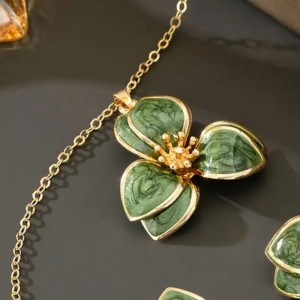 Zarif Yeşil Renk Çiçek Kolye, Gold Zincirli | Günlük ve Özel Günler İçin