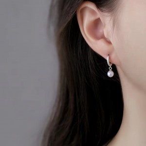 Zirkon Taşlı Gümüş 8 mm İnci Küpe – Şık ve Zarif Tasarım Zirkon Taşlı Gümüş 8 mm İnci Küpe – Şık ve Zarif Tasarım