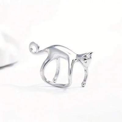 Şık Kedi Tasarımlı Kıkırdak Küpesi  |  Kararmaz & Antialerjik Gümüş Kaplama 