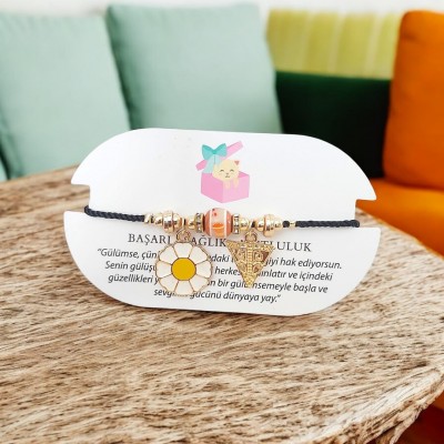 Papatya Charmlı Siyah Renk Ayarlanabilir Bileklik – Kararmaz & Şık Tasarım