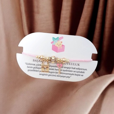Anahtar ve Kilit Detaylı Charm Pembe Renk Ayarlanabilir Kordon Bileklik – Kararmaz & Şık Tasarım