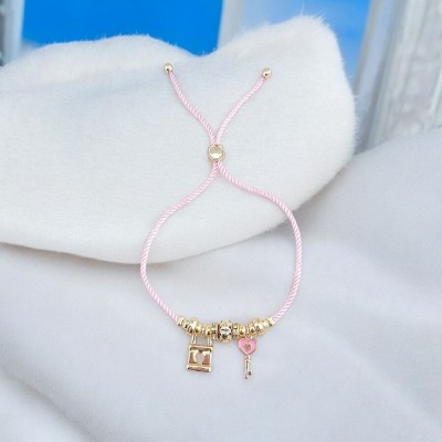 Anahtar ve Kilit Detaylı Charm Pembe Renk Ayarlanabilir Kordon Bileklik – Kararmaz & Şık Tasarım Anahtar ve Kilit Detaylı Charm Pembe Renk Ayarlanabilir Kordon Bileklik – Kararmaz & Şık Tasarım
