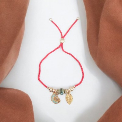 Ay Yıldız Charmlı Kırmızı Renk Ayarlanabilir Bileklik – Kararmaz & Şık Tasarım