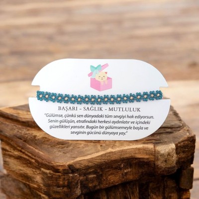 El Yapımı Papatya Desenli Petrol Rengi Miyuki Boncuk Bileklik – Anlamlı & Şık Aksesuar