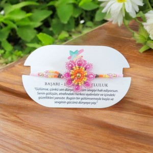 El Yapımı Renkli Çiçek Boncuk Bileklik – Şık & Anlamlı Tasarım | Pembe Renk 