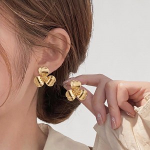Çiçek Model Gold Çelik Küpe - Kararmaz Tasarım Küpe