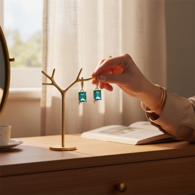 Turkuaz Yeşili Baget Taşlı Yıldız Detaylı Gold Çelik Küpe