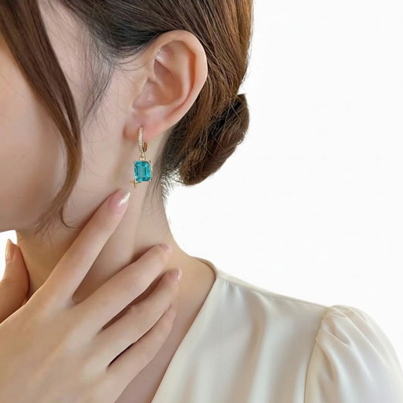 Turkuaz Yeşili Baget Taşlı Yıldız Detaylı Gold Çelik Küpe Turkuaz Yeşili Baget Taşlı Yıldız Detaylı Gold Çelik Küpe