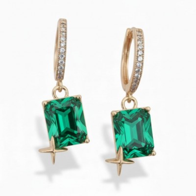 Zümrüt Yeşili Baget Taşlı Yıldız Detaylı Gold Çelik Küpe