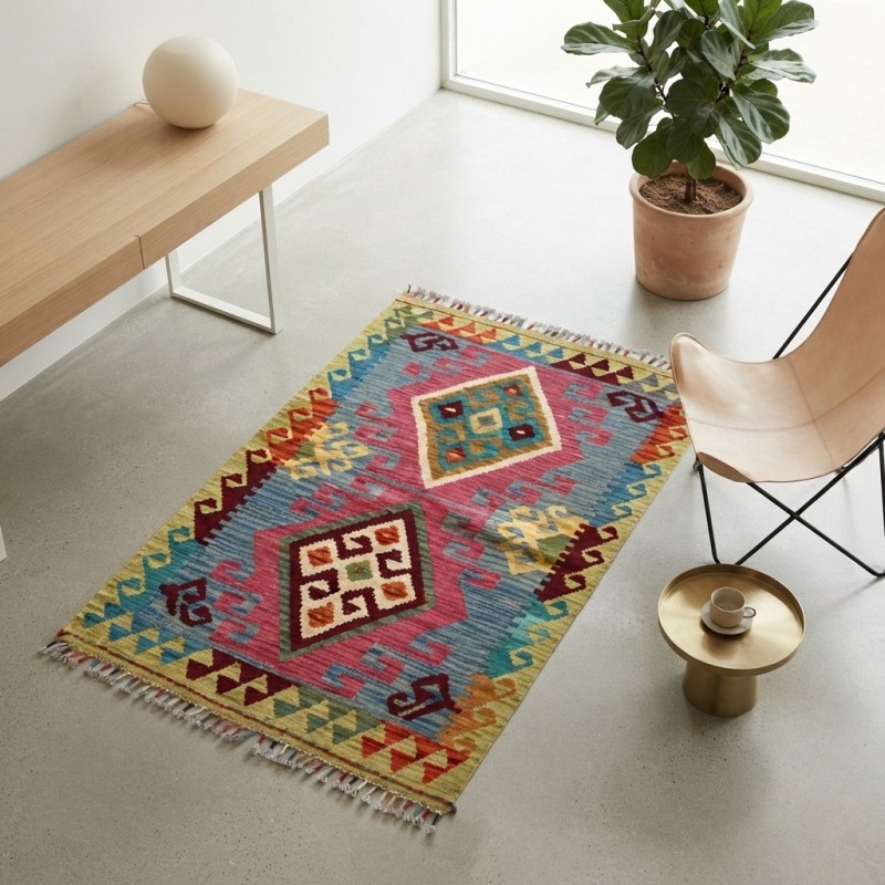 Nostaljik Kış Keyfinin Eşlikçisi: Kök Boya %100 Yün El Dokuma Otantik Kilim (125 x 84 cm)