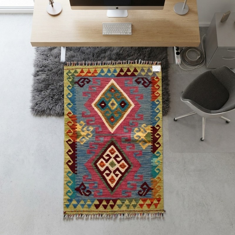 Nostaljik Kış Keyfinin Eşlikçisi: Kök Boya %100 Yün El Dokuma Otantik Kilim (125 x 84 cm)