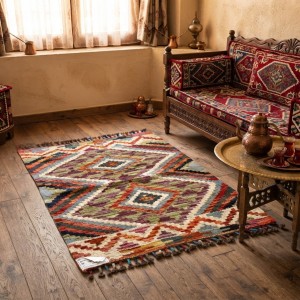 Doğal Yaşam Alanlarına Otantik Denge: Kök Boya %100 Yün El Dokuma Kilim (81 x 60 cm)