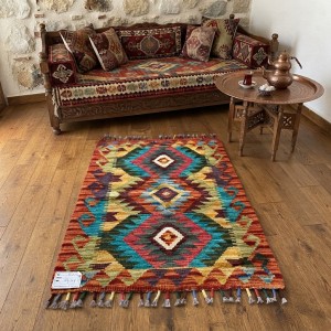 Evinizin Girişine Sıcak ve Otantik Karşılama: Kök Boya %100 Yün El Dokuma Kilim (83 x 63 cm)
