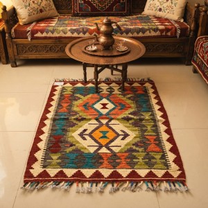 Mekana Karakter Katan Canlı Tonlar: Dünyada Tek El Dokuma Yün Kilim (104 x 77 cm)