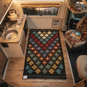 Samimi Sohbetlerin Sıcak Dokusu: Kök Boya %100 Yün El Dokuma Otantik Kilim (120 x 81 cm)
