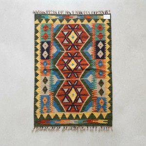 Huzur ve Doğallığın Simgesi: Kök Boya %100 Yün El Dokuma Otantik Kilim (126 x 83 cm)