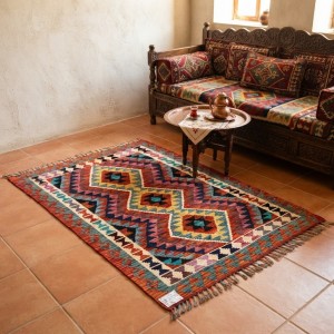 Akdeniz Esintili Otantik Lüks: Kök Boya %100 Yün El Dokuma Kilim (130 x 96 cm)