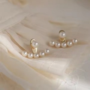 Toptan Paslanmaz Çelik Kadın Küpe - Gümüş Renk İnci Detaylı Minimal Model Toptan Paslanmaz Çelik Kadın Küpe - Gümüş Renk İnci Detaylı Minimal Model