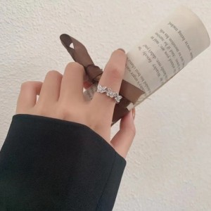 Ayarlanabilir Taşlı Kelebek Yüzük, Şıklık ve Zarafet Bir Arada | Gümüş Renk