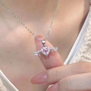 Melek Kanadı Kalp Detaylı Çelik Kolye | Pembe Zirkon Taşlı Kararmaz Gümüş Kaplama | Toptan Çelik Kolye Melek Kanadı Kalp Detaylı Çelik Kolye | Pembe Zirkon Taşlı Kararmaz Gümüş Kaplama | Toptan Çelik Kolye