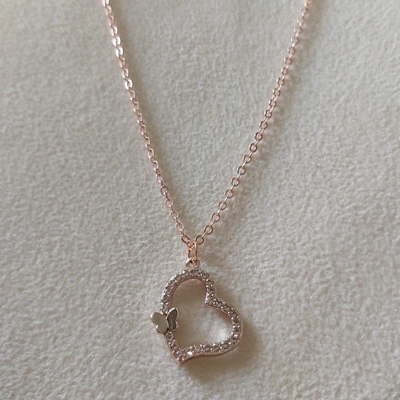 Kelebek Detaylı Kalp Kolye - Zirkon Taşlı Kararmaz Rose Kaplama Kelebek Detaylı Kalp Kolye - Zirkon Taşlı Kararmaz Rose Kaplama