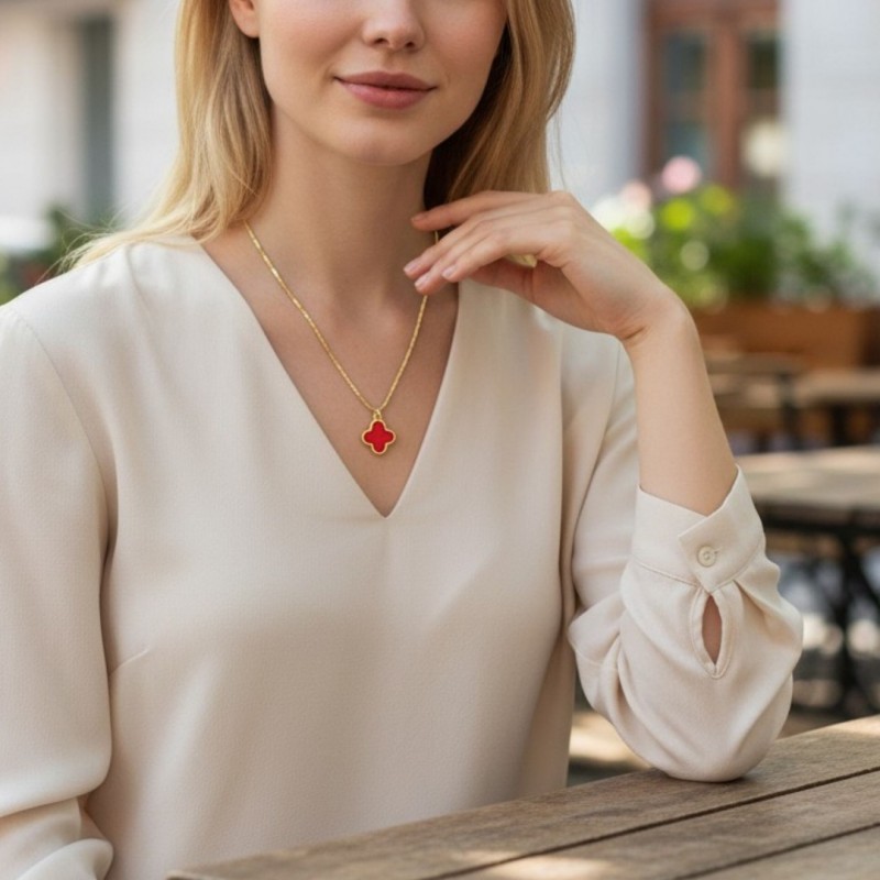 Kırmızı Yonca Model Kadın Kolye
