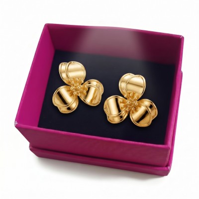 Kutulu Premium Çiçek Detaylı Gold Çelik Küpe Kutulu Premium Çiçek Detaylı Gold Çelik Küpe