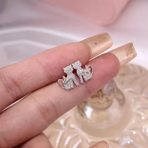Gümüş Kaplama Kedi ve Kelebek Figürlü Zirkon Taşlı Çelik Kadın Küpe