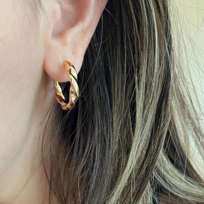 Çelik Gold Renk 1.5 Cm Burgulu Halka Küpe | Kararmaz Anti Alerjik Çelik Gold Renk 1.5 Cm Burgulu Halka Küpe | Kararmaz Anti Alerjik