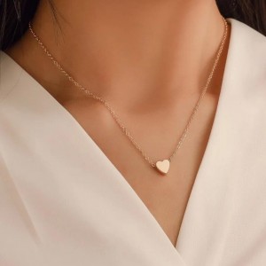 Zarif ve Şık Minimal Altın Kaplama Çelik Kalp Kolye